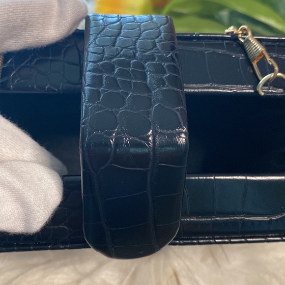 Urban Expressions Bianca Clutch - Picture 6 of 9